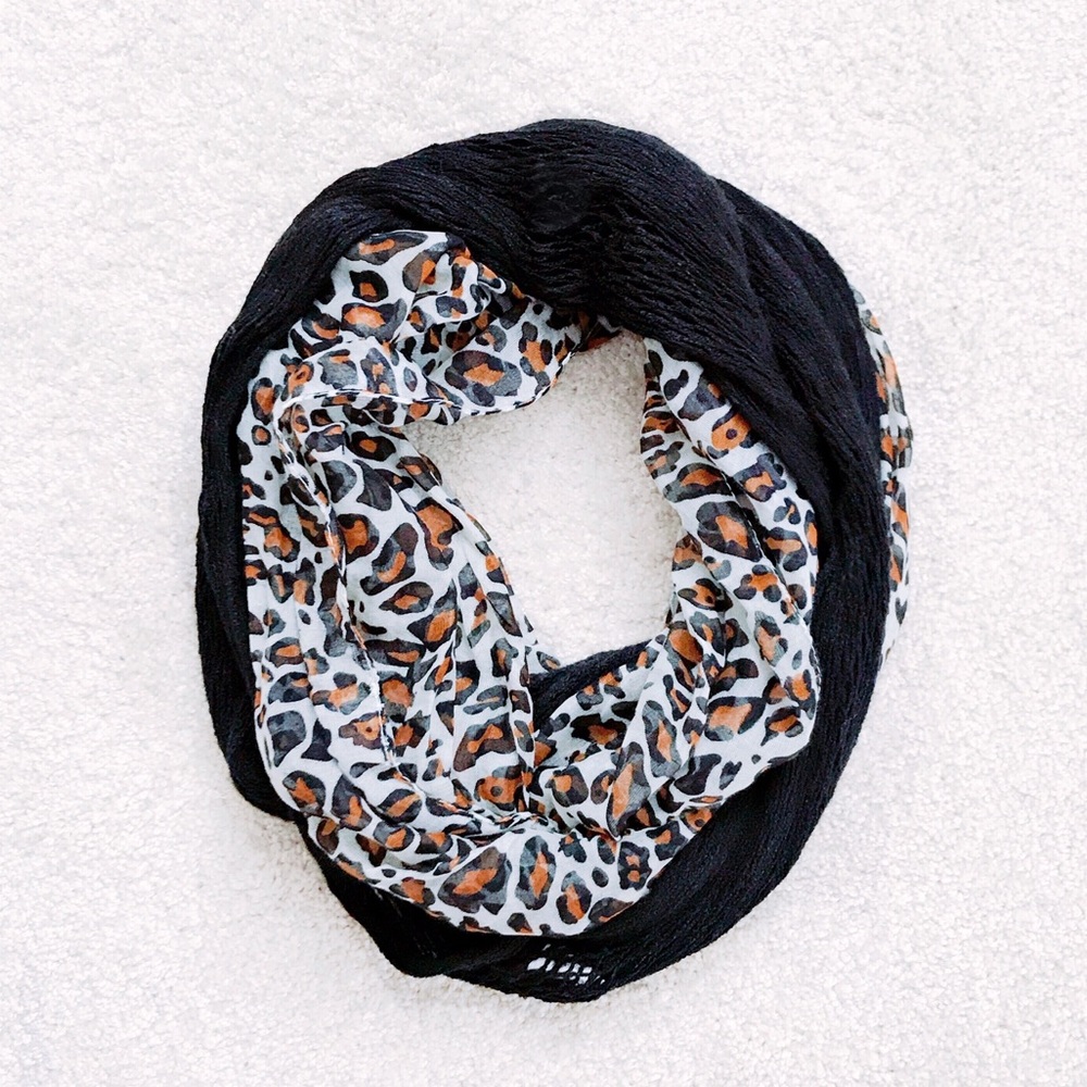 Black & Leopard Infinity Scarfs - Picture 1 of 4